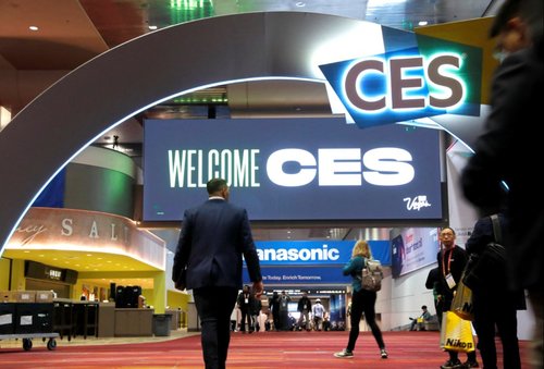 Нисдэг машин, утасгүй зурагттай “CES 2023” шоу